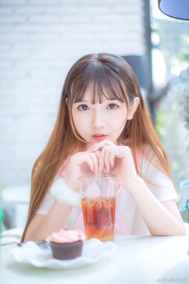 一开始，对于周瑜支持自己，孙权心中还是很感激的，但也是从那时起，孙权发现周瑜的影响力，之前支持他和三弟孙翊的人是呈相持的状态，但周瑜只是一句话，便让那些原本支持孙翊的人倒过来支持自己，当时没想那么多，但事后孙权仔细琢磨，如果当时周瑜不是支持自己，而是支持年幼的孙翊，从而间接掌控江东，又会是怎么样的结果？